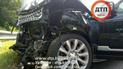 Масштабна ДТП під Києвом: Range Rover влетів в автобус з поліцейською і збив два відбійника