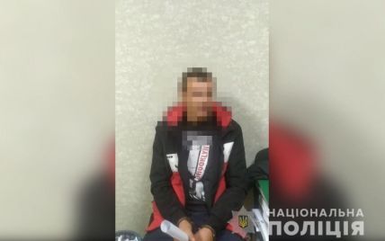 У Херсонській області чоловік, "захищаючи" співмешканку, зґвалтував 16-річну дівчину: потерпіла у лікарні