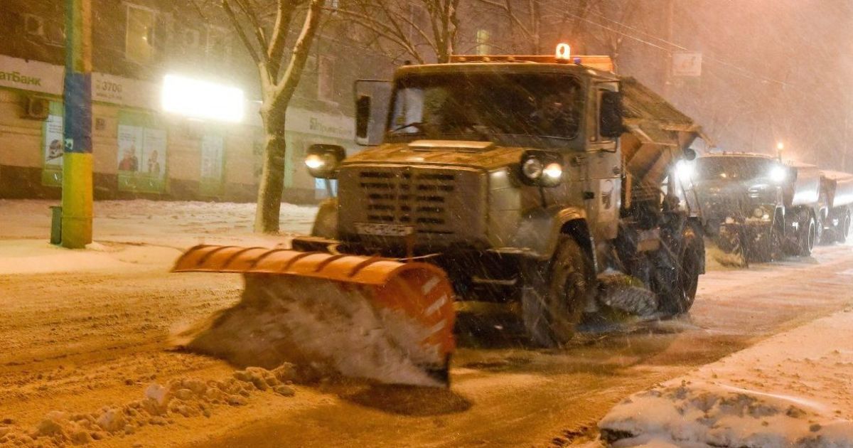 Південь України засипає снігом – у регіоні масово забороняють рух трасами