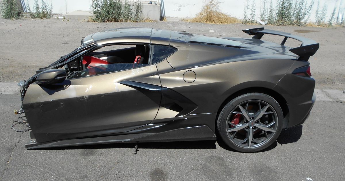 У Мережі виставили на продаж доволі незвичайний екземпляр суперкара Chevrolet