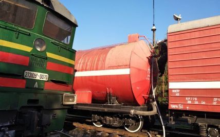 В Запорожье столкнулись локомотив с грузовиком: есть пострадавшие