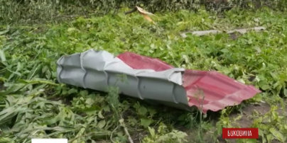 Непогода на Западной Украине: на Прикарпатье ураган убил женщину, а на Буковине сорвал кровли