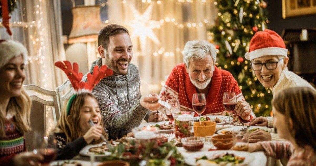 Як правильно сідати подружжю за новорічний стіл