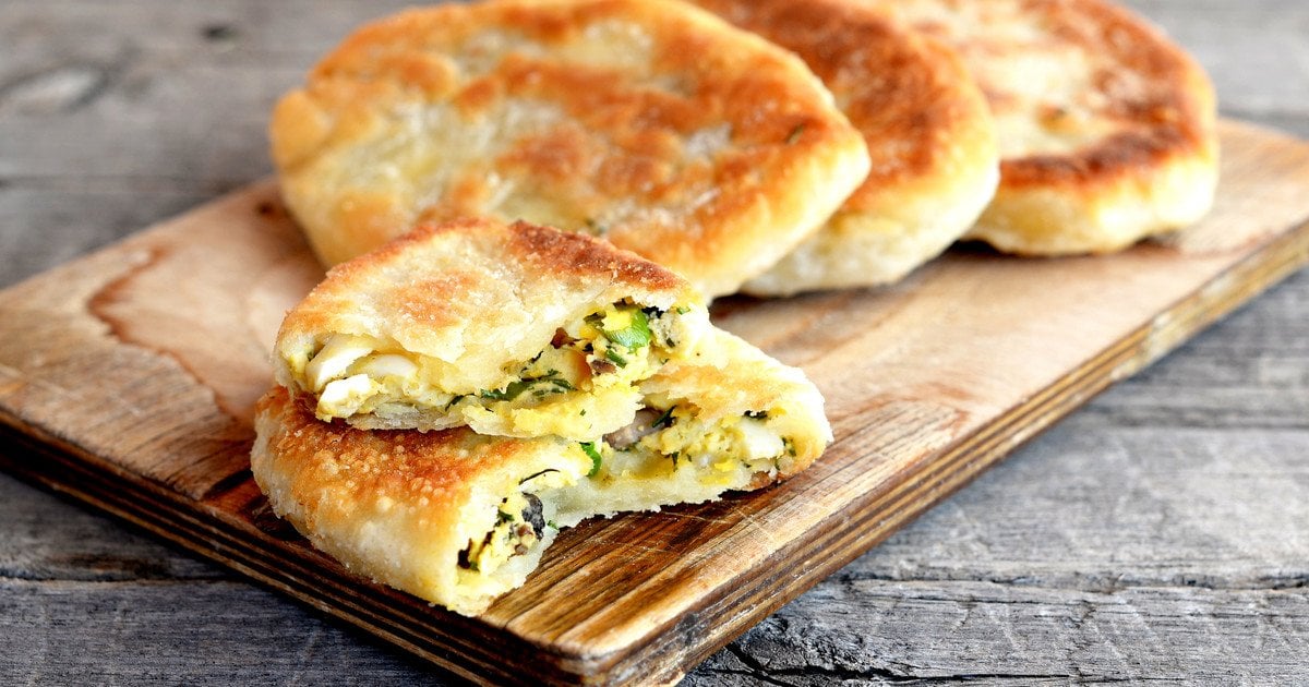 Ліниві сирні пиріжки з яйцем зеленню та сиром