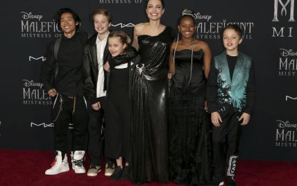 Анджеліна Джолі у сукні-комбінації привела дітей на шоу Cirque du Soleil