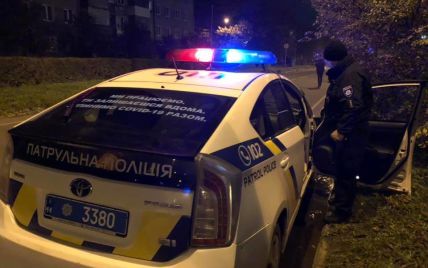 У Київській області чоловік відкрив стрілянину біля крамниці: є поранений