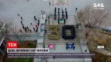 Новини Одеси: військовослужбовці та курсанти вишикувалися у вигляді цифри 30 на Потьомкінських сходах