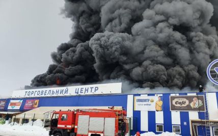 Пожар в "Эпицентре" Первомайска: спасатели эвакуировали персонал и посетителей (фото)