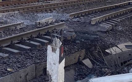 Різдвяні "ельфи" на Луганщині підірвали залізничні колії, якими РФ перевозила техніку та крадене зерно