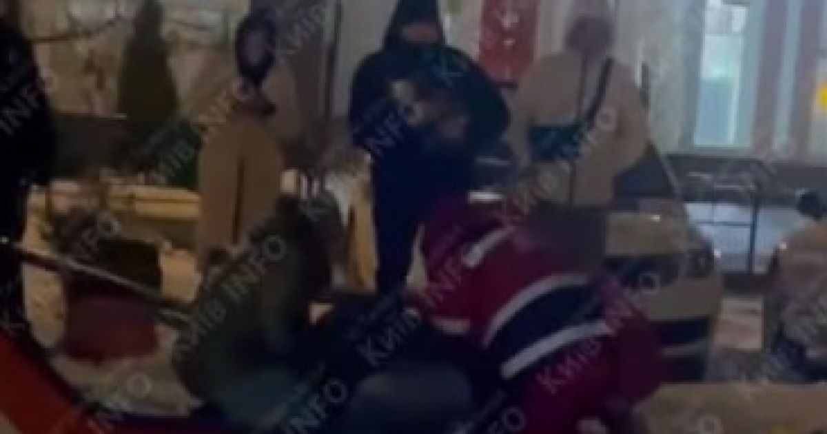 В Киеве женщина умерла на детской площадке