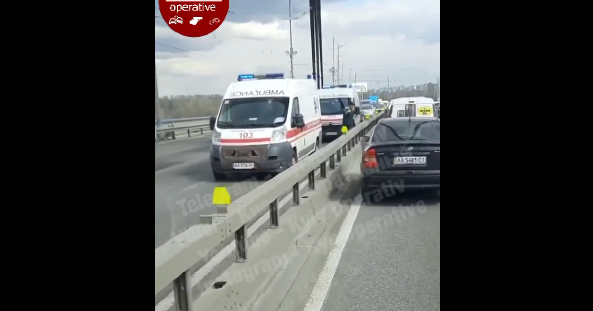 С Северного моста в Киеве упал мужчина и разбился насмерть: видео