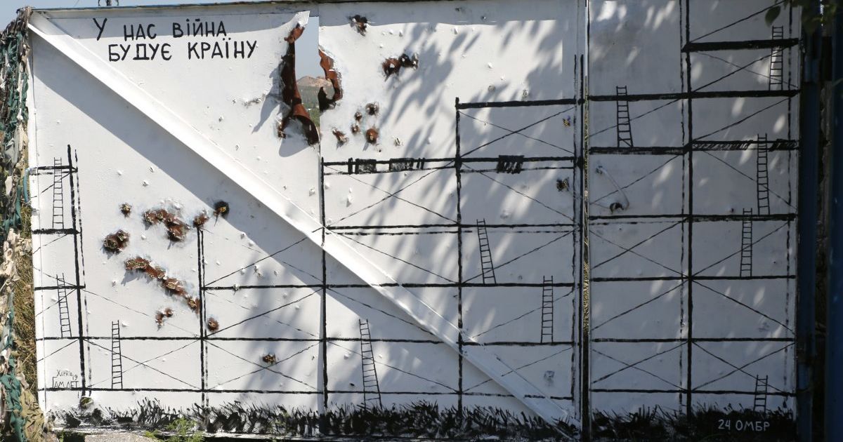 Бойовики гатили по всій лінії фронту на Донбасі, але опівночі притихли