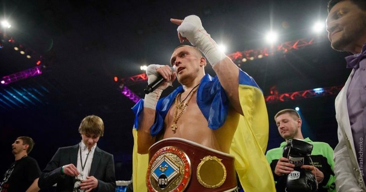 Александр Усик отстоял титул WBO, победив Мюллера в киевском Дворце Спорта.