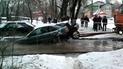 Коммунальщики оторвали заднюю часть авто