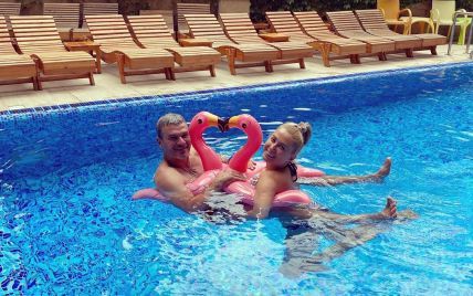 Матвиенко и Мирзоян в надувных фламинго показались в бассейне