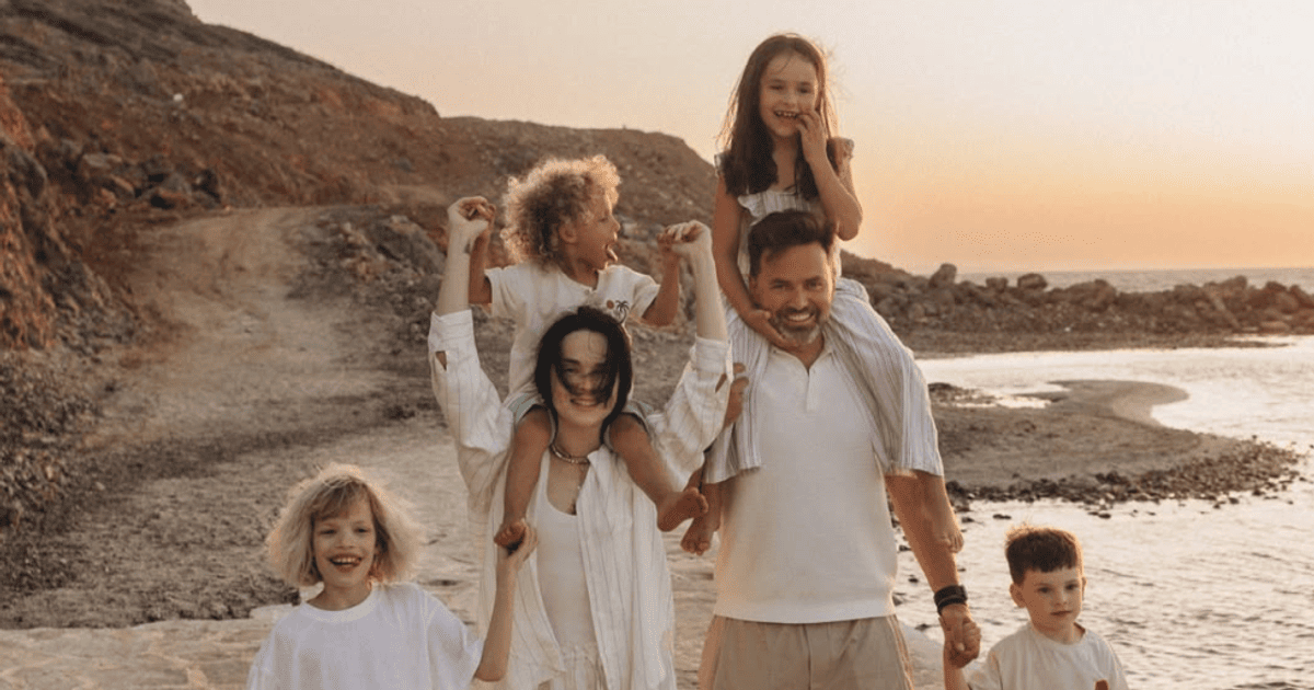 Тімур Мірошниченко з дружиною та дітьми