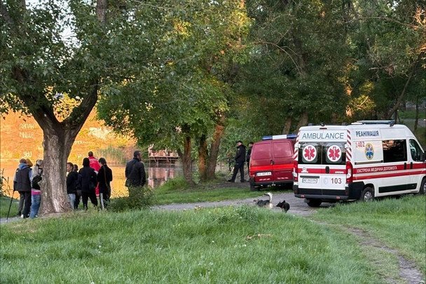 Снимали, как тонет, но не помогли: полиция разыскивает подростков-авторов видео гибели мужчины в Днепре