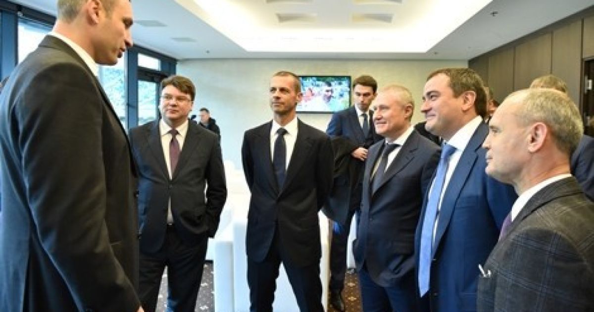 Чеферин посещает НСК "Олимпийский" / © Федерация футбола Украины