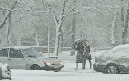 Водителей фур предупредили об ограничении в Киеве из-за снегопада