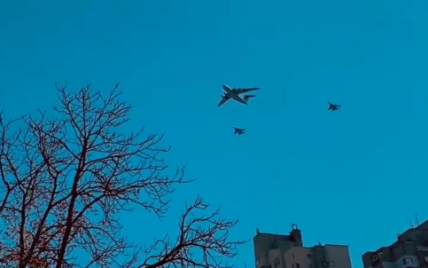 Репетиция ко Дню Независимости: над Киевом пролетели истребители и транспортники