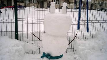 сніг сніговик скульптура_17