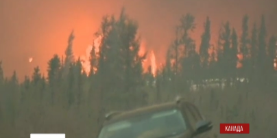 Полум'я від пожежі в Канаді сягає кількох десятків метрів заввишки
