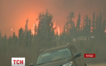 Полум'я від пожежі в Канаді сягає кількох десятків метрів заввишки