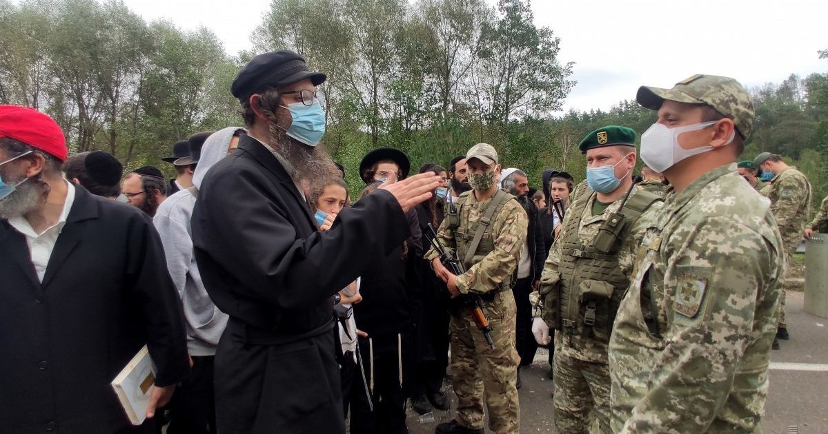 Хасиди на кордоні: близько тисячі паломників можуть зустріти юдейський новий рік у буферній зоні