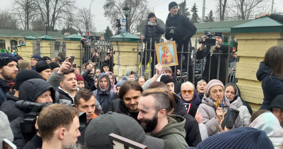 Блокирование работы Минкульта в Лавре: агрессивные активисты УПЦ МП получают финансирование – религиовед