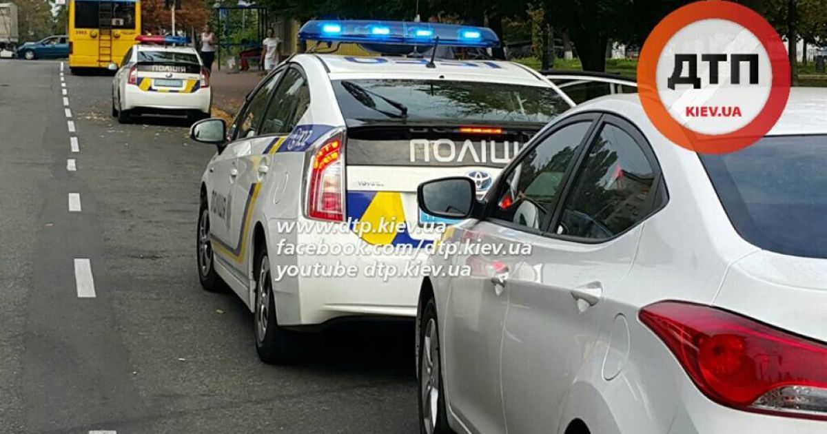 Chevrolet не разминулся с патрульной машиной / © facebook/dtp.kiev.ua