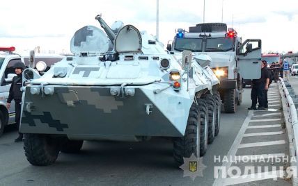Блокування мосту Метро в Києві: як у столиці охороняють переправи