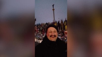 Чоловік поглумився з меморіалу Героям на Майдані у Києві
