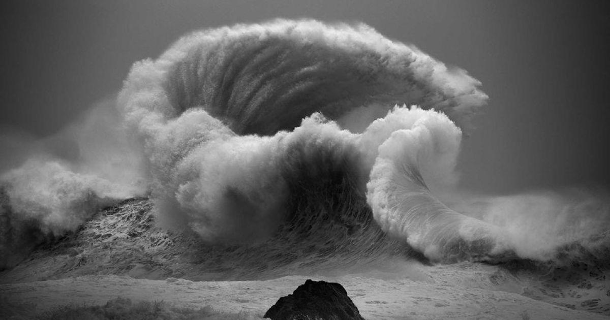 Австралийский фотограф поражает Instagram атмосферными фото бурных волн