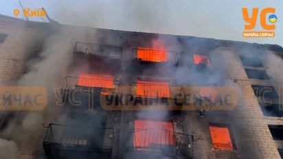 Пожежі, зруйновані будинки та вирви: моторошні відео на місцях удару у Києві