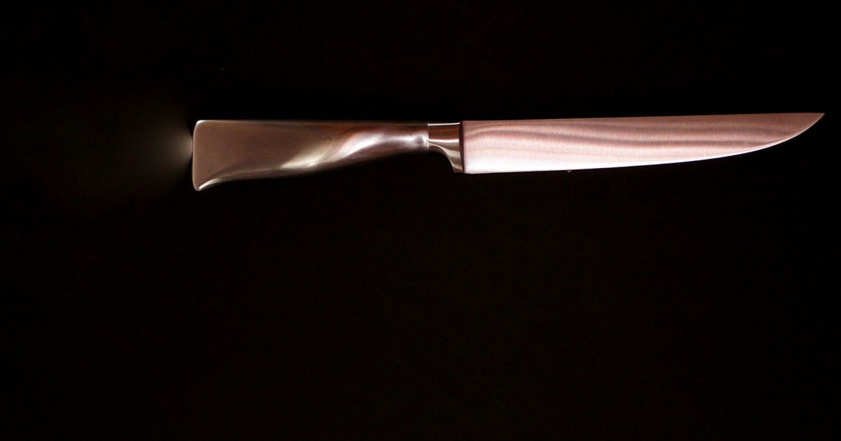 В Киеве женщина случайно ударила мужчину ножом в грудь