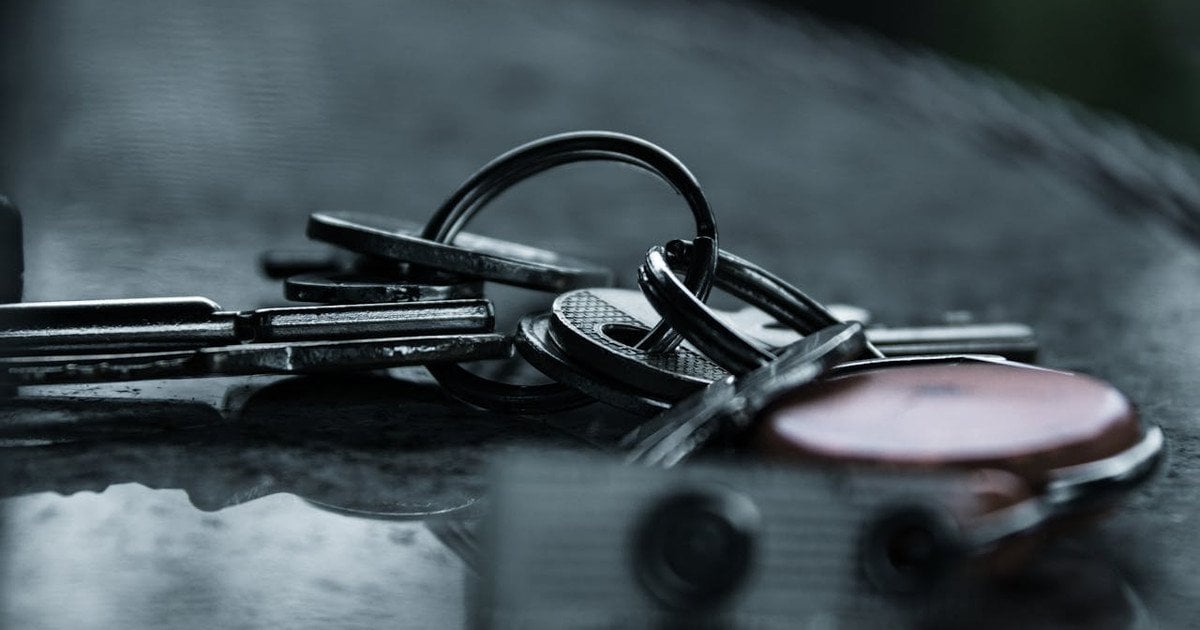 Чому поливають брелоки однією рідиною