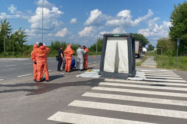 ДСНС ліквідовували наслідки витоку соляної кислоти / © ДСНС у Тернопільській області