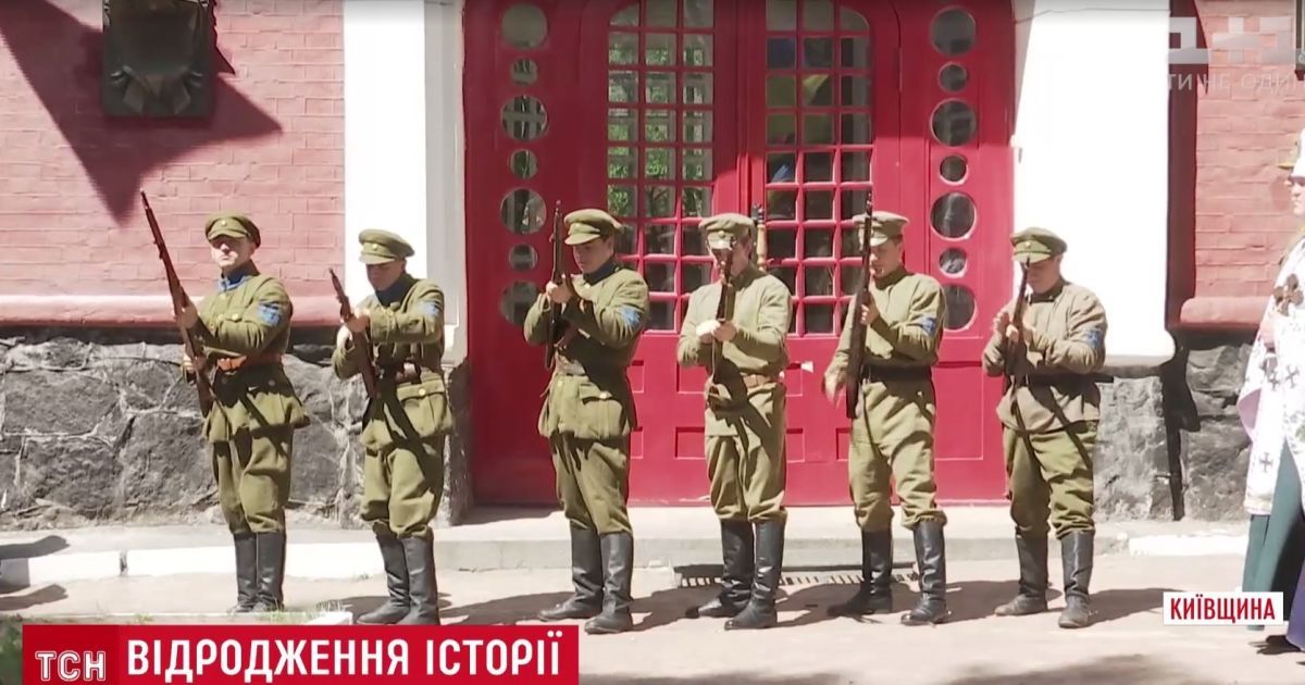 Под киевом нашли и украсили барельефом штаб коновальца и петлюры