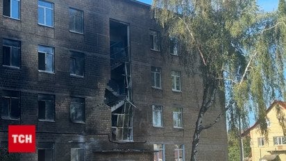 Наслідки «прильоту» по школі в Солом’янському районі зняли на відео Наслідки «прильоту» по школі в Солом’янському районі зняли на відео