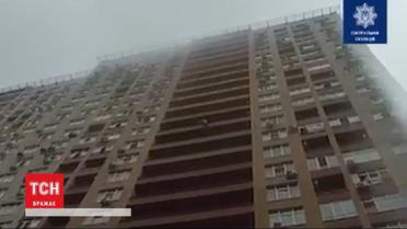 Киевский полицейский спас женщину от самоубийства