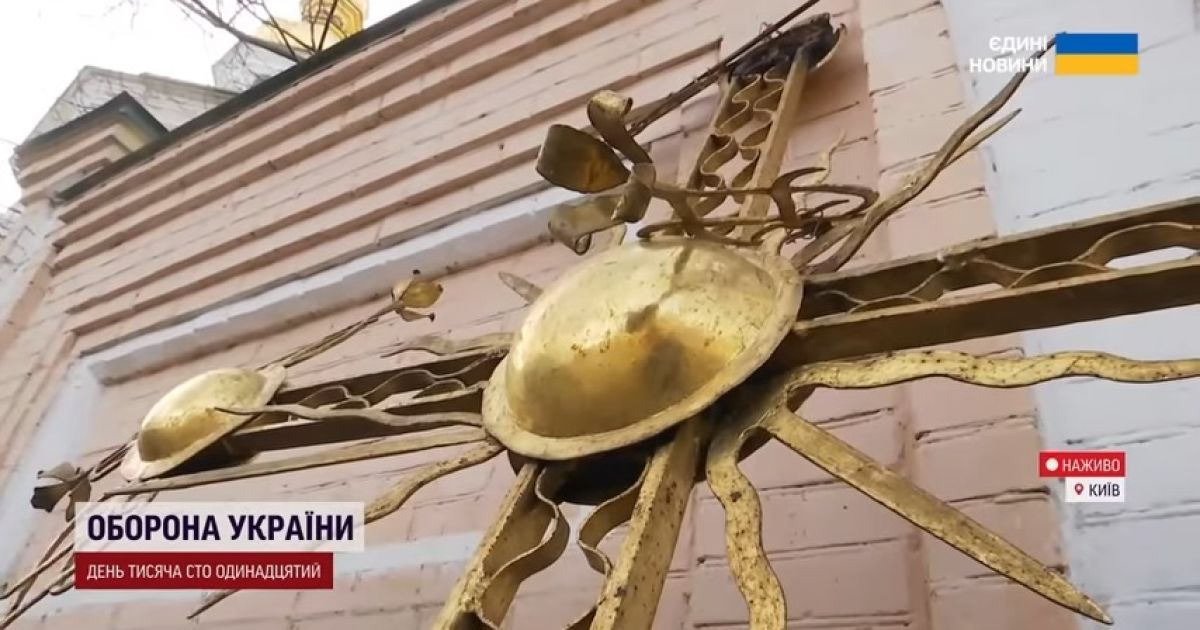 У Києво-Печерській лаврі завалився хрест / Скриншот із відео ТСН