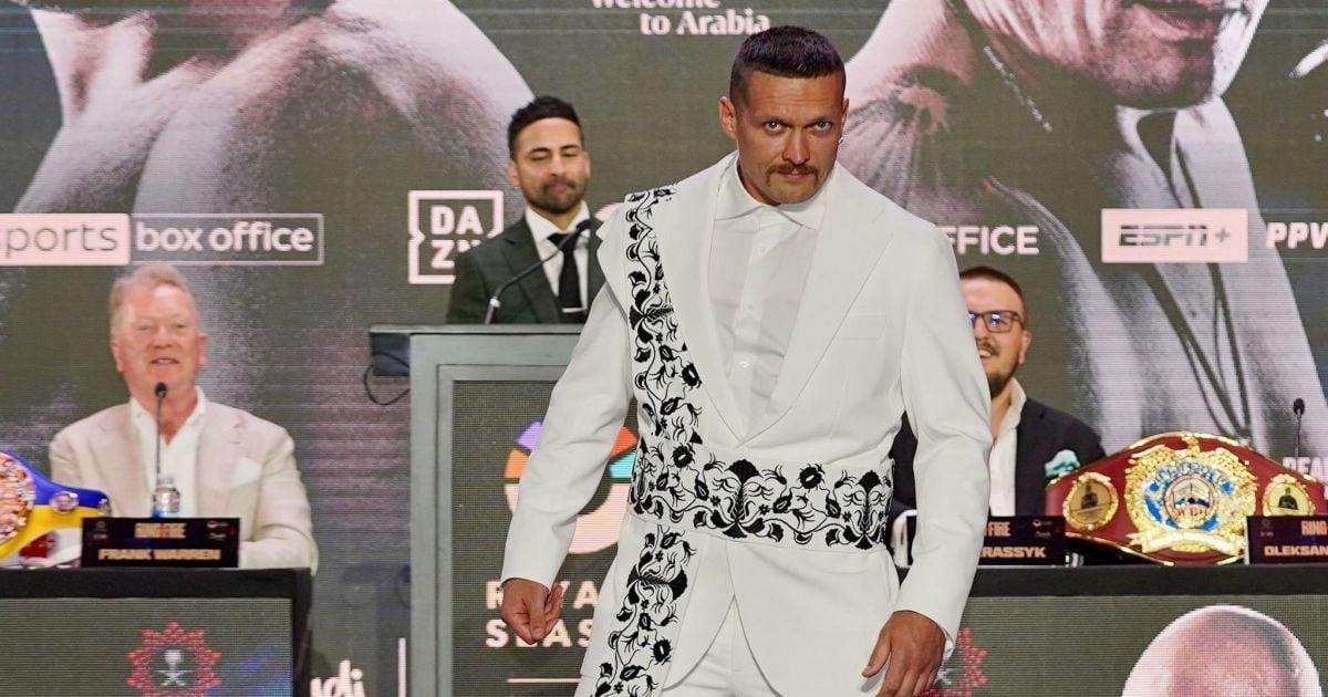 Олександр Усик / Фото: @queensberrypromotions @roundnboutmedia