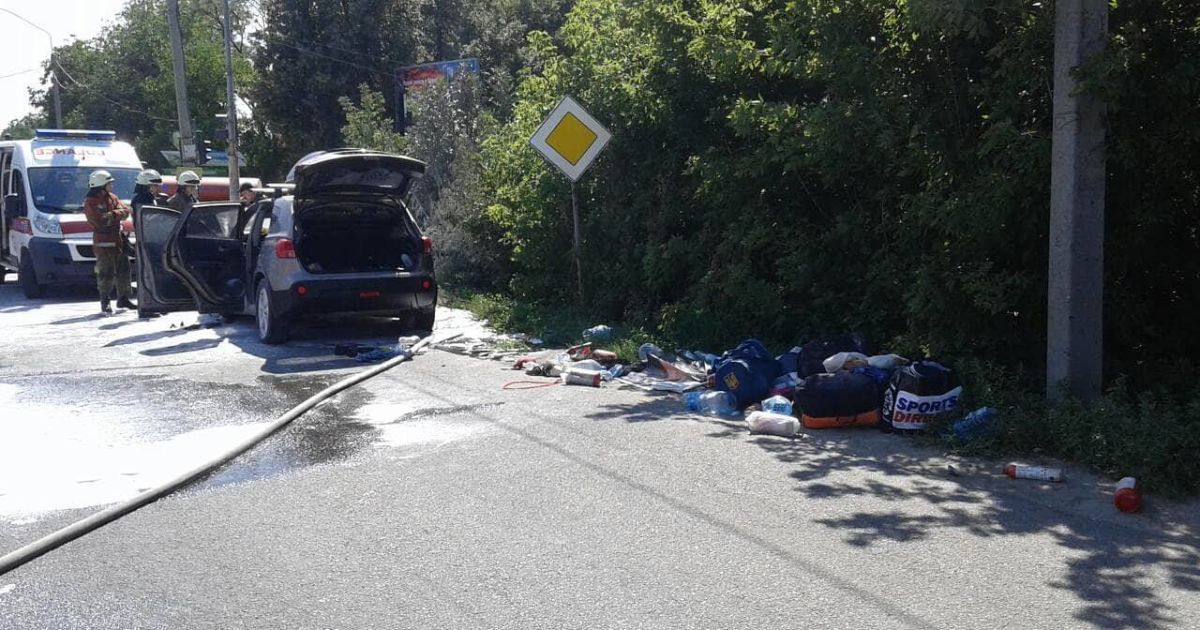 у дніпрі спалахнуло авто_3 / © Головне управління ДСНС у Дніпропетровській області