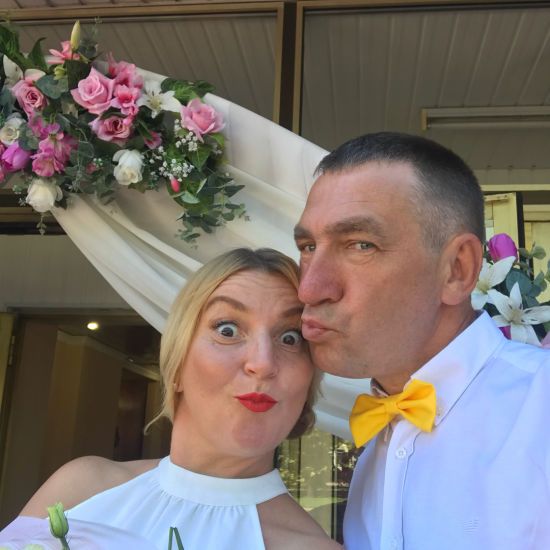 "Мама" Вєрки Сердючки Бєлоконь показала своїх усміхнених чоловіка та доньку