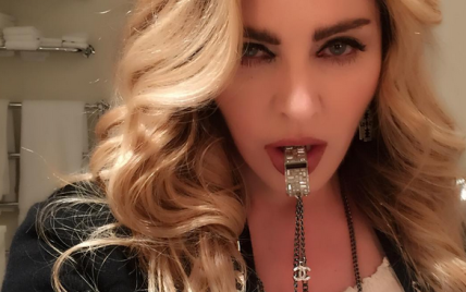 Нервный срыв: Мадонна ездила на детском велосипеде и пила алкоголь