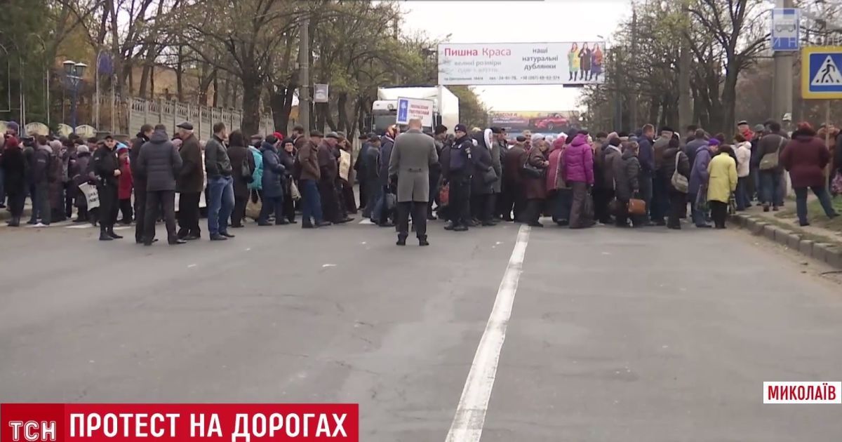 Три года без зарплаты: в Николаеве судостроители в отчаянии перекрыли трассу