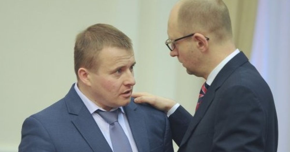 Яценюк (справа) вместо Демчишина возглавил Координационный центр по обеспечению внедрения новой модели рынка электроэнергии