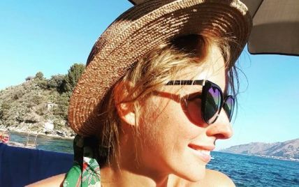 Струнка Катерина Осадча показала засмагу під час відпустки у теплих краях