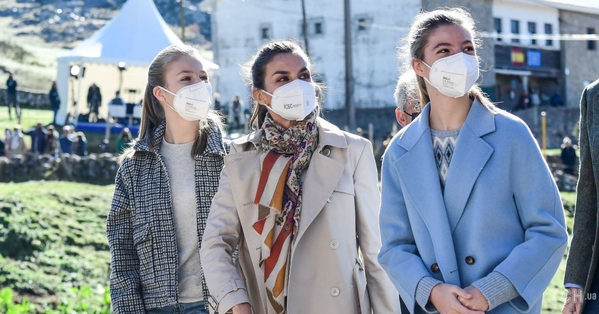 Королева Летиція з дочками