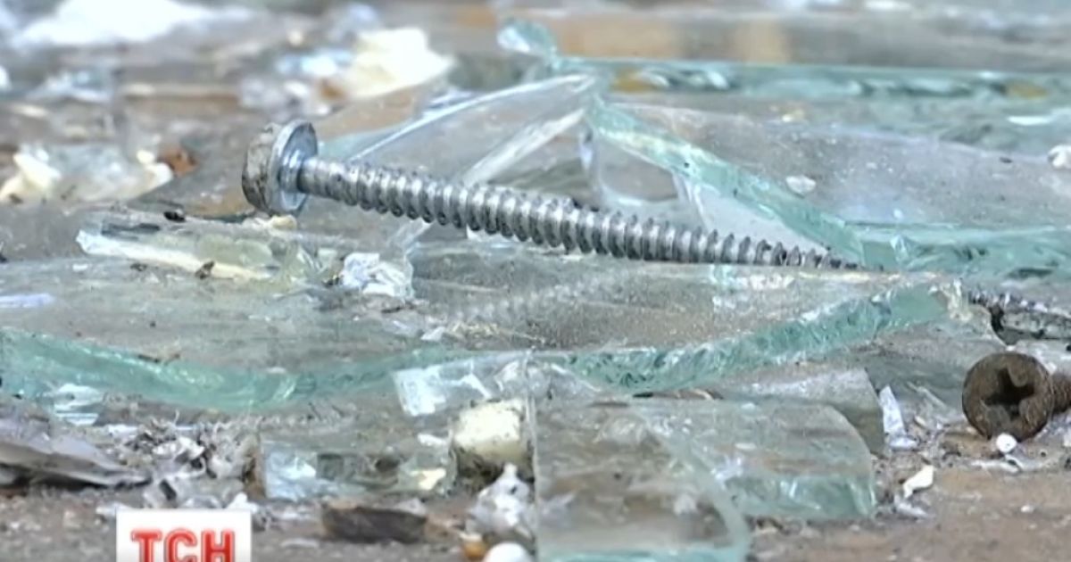 У Києві комунальники демонтували майданчик ресторану